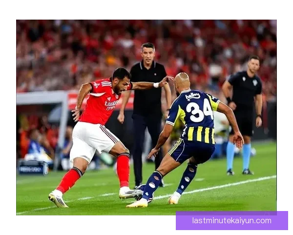 穆里尼奥在边后卫角色上的战术调整引人关注与讨论