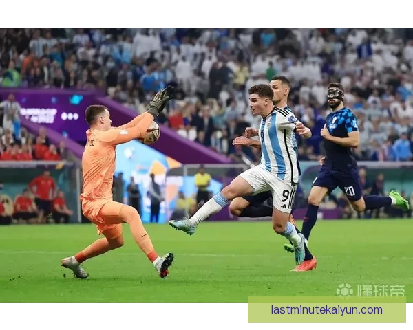 阿尔瓦雷斯世界杯进球表现稳健，关键战屡建功献进攻火力